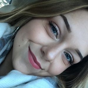 Meet your Posher, Kelsey!